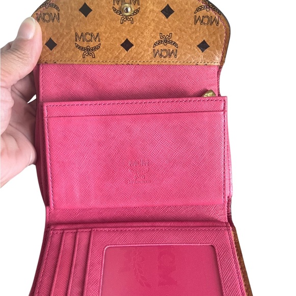 92 MCM  Visetos Glam Trifold Front Snap Wallet - Picture 4 of 10